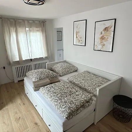 Tas Apartment *